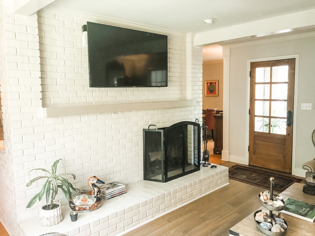 Main home - Den Fireplace / TV