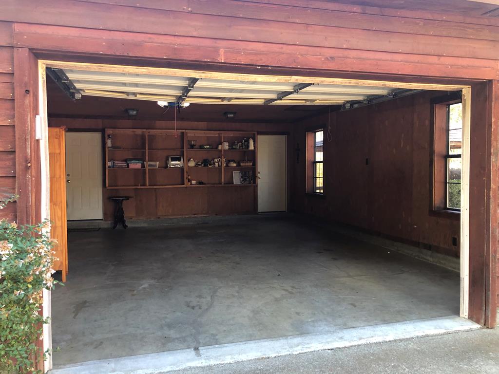 oversized 1 car garage